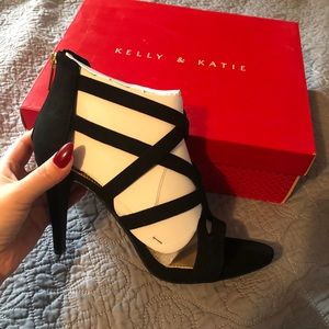 Kelly & Katie Kinsley heeled sandals size 9